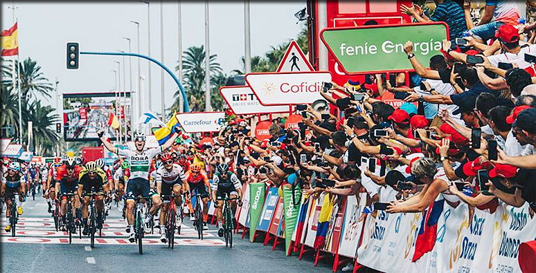 alicante sprint devant la foule victoire de sam Bennett